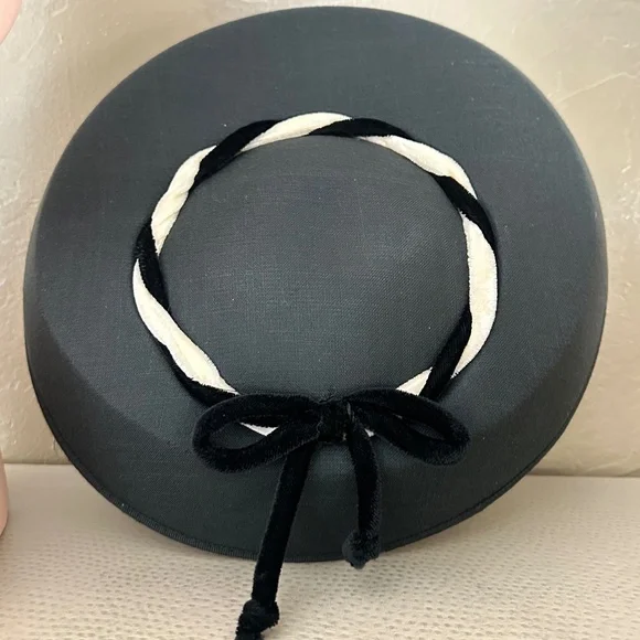 CAPTIVATING BLACK FABRIC 1950s' CART WHEEL HAT WITH BLACK & WHITE TRIM